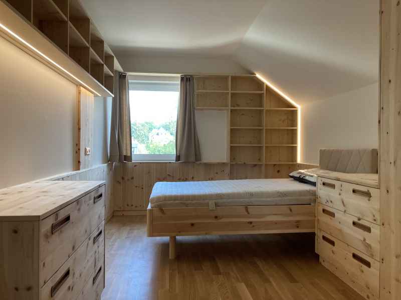 Zirbenbett und Schlafzimmermöbel aus Zirbenholz